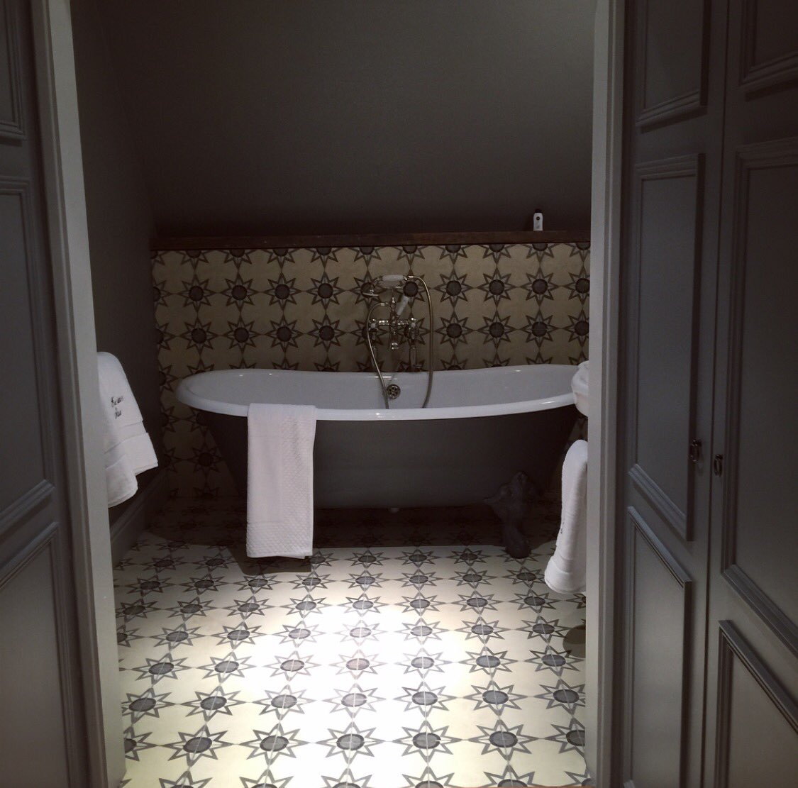 Azoulay Interiors (@azouinteriors) on Twitter photo || #Finished #bathroom || Egerton House || #CementTiles <a href="/BertandMay/">Bert & May</a> <a href="/CastIronBathCo/">Cast Iron Bath Co</a> <a href="/LefroyBrooks/">Lefroy Brooks</a> || #Finished #bathroom || Egerton House || #CementTiles <a href="/BertandMay/">Bert & May</a> <a href="/CastIronBathCo/">Cast Iron Bath Co</a> <a href="/LefroyBrooks/">Lefroy Brooks</a>
