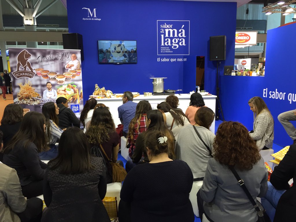 En unos min. #showcooking con <a href="/CristobalMChef2/">Cristóbal MasterChef</a> con productos de <a href="/Icarben/">icarben</a>, ¡y ya estamos a tope! :D #Alimentaria2016