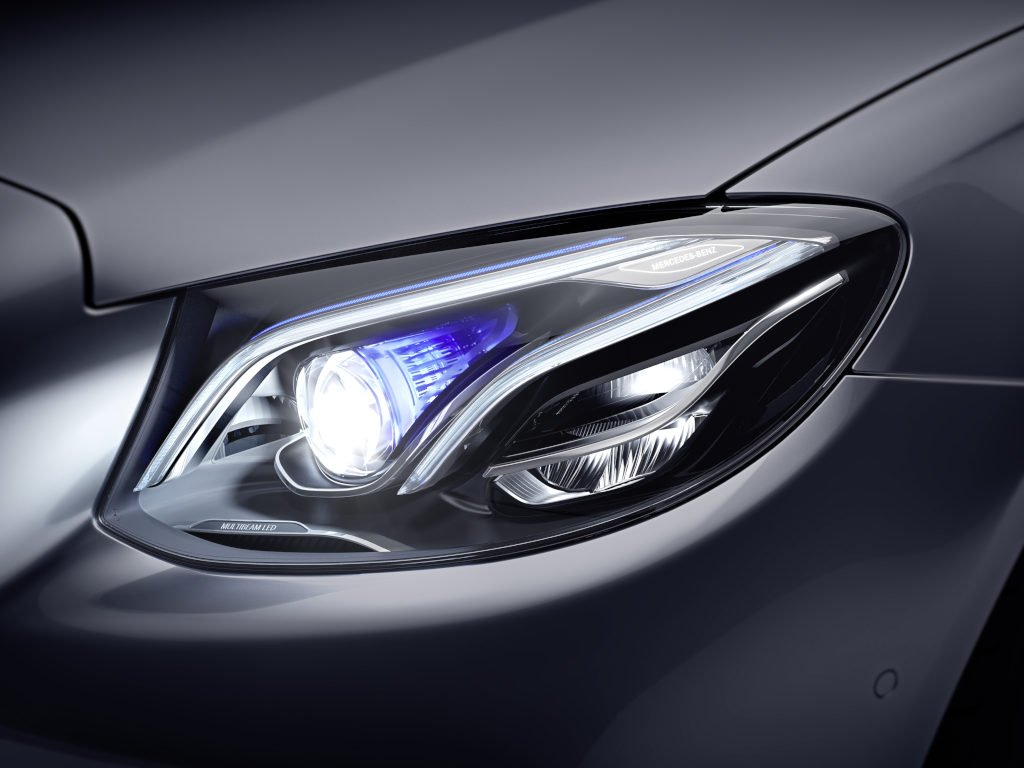 Headlights light EClass MULTIBEAM LED Headlights individually