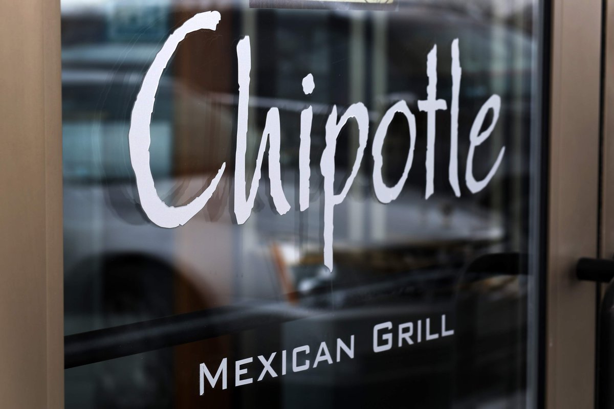 TBOFreeandCheap's tweet photo. Free Chipotle burrito with gift card purchase https://t.co/m1Xt9koyLC https://t.co/RQJehazCCs