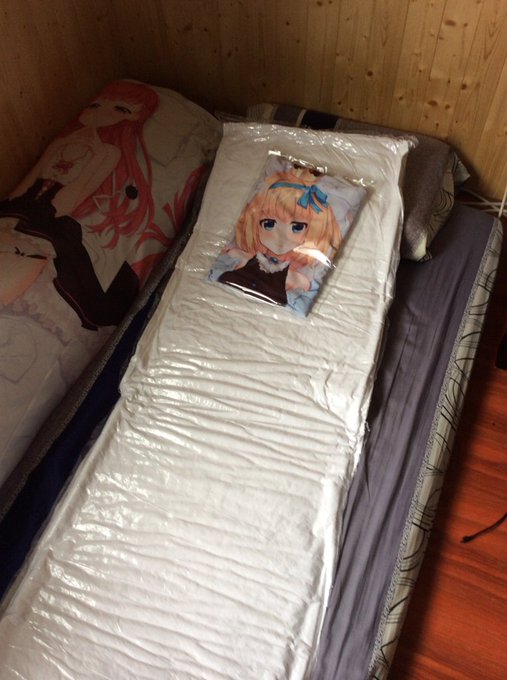 ミリンダ ブランティーニお姫様抱き枕 