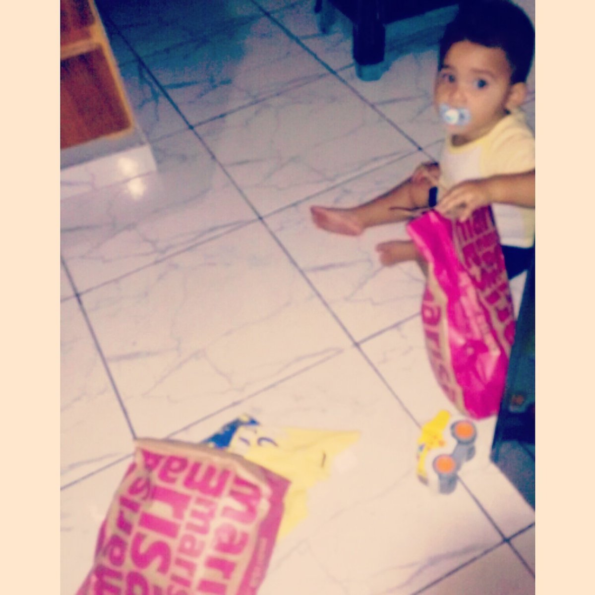 stefannypyetro's tweet photo. Ainda n tô acreditando q meu filho tá fazendo 1 ano hj, 😱😢
Parabéns meu amr , mamãe te ama!
#Pyetrofaz1 😄🎁🎈🎂👏💘 https://t.co/IYQWcH4oWw