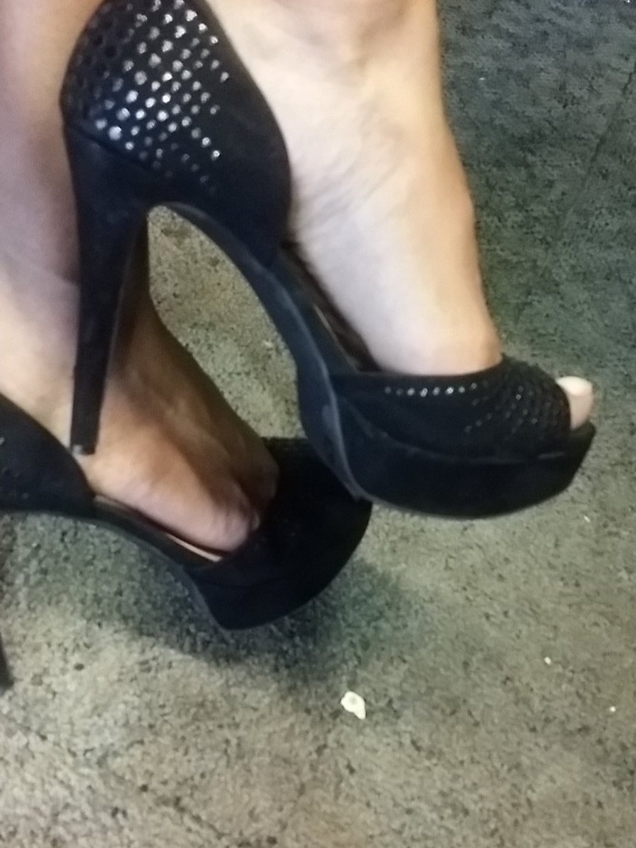 Here you go <a href="/SonniAbatta/">Sonni Abatta</a>!  Raising awareness of #Parkinsons.  <a href="/TheShoeMaven/">The Shoe Maven</a> #heelsonheadup #GoTeamFox #Fox35