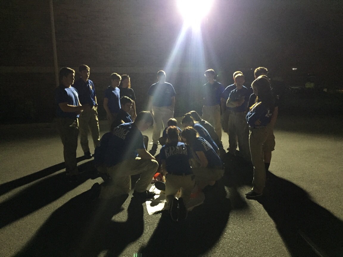 MtJulietFire's tweet image. Fire Explorers training on spinal immobilization. #fireexplorers