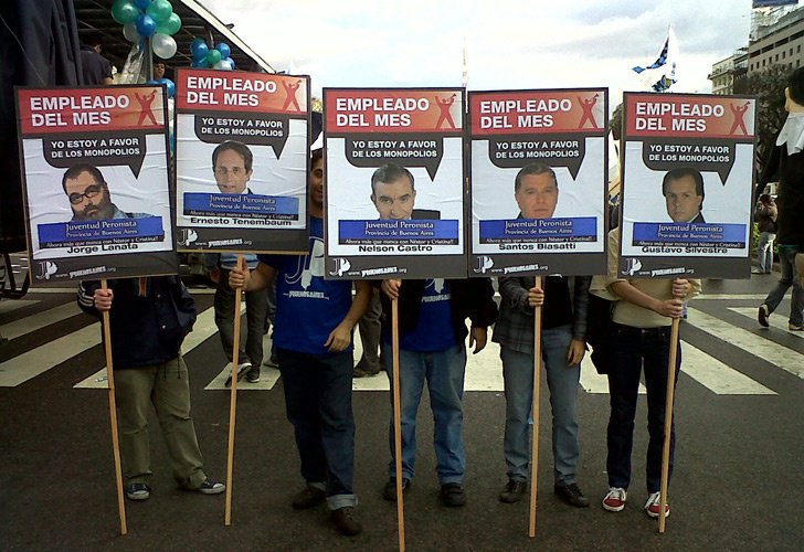 _Pagano_'s tweet image. El #EscracheAZannini fué una reacción espontánea de ciudadanos indignados.
Antes los escraches los hacía el gobierno