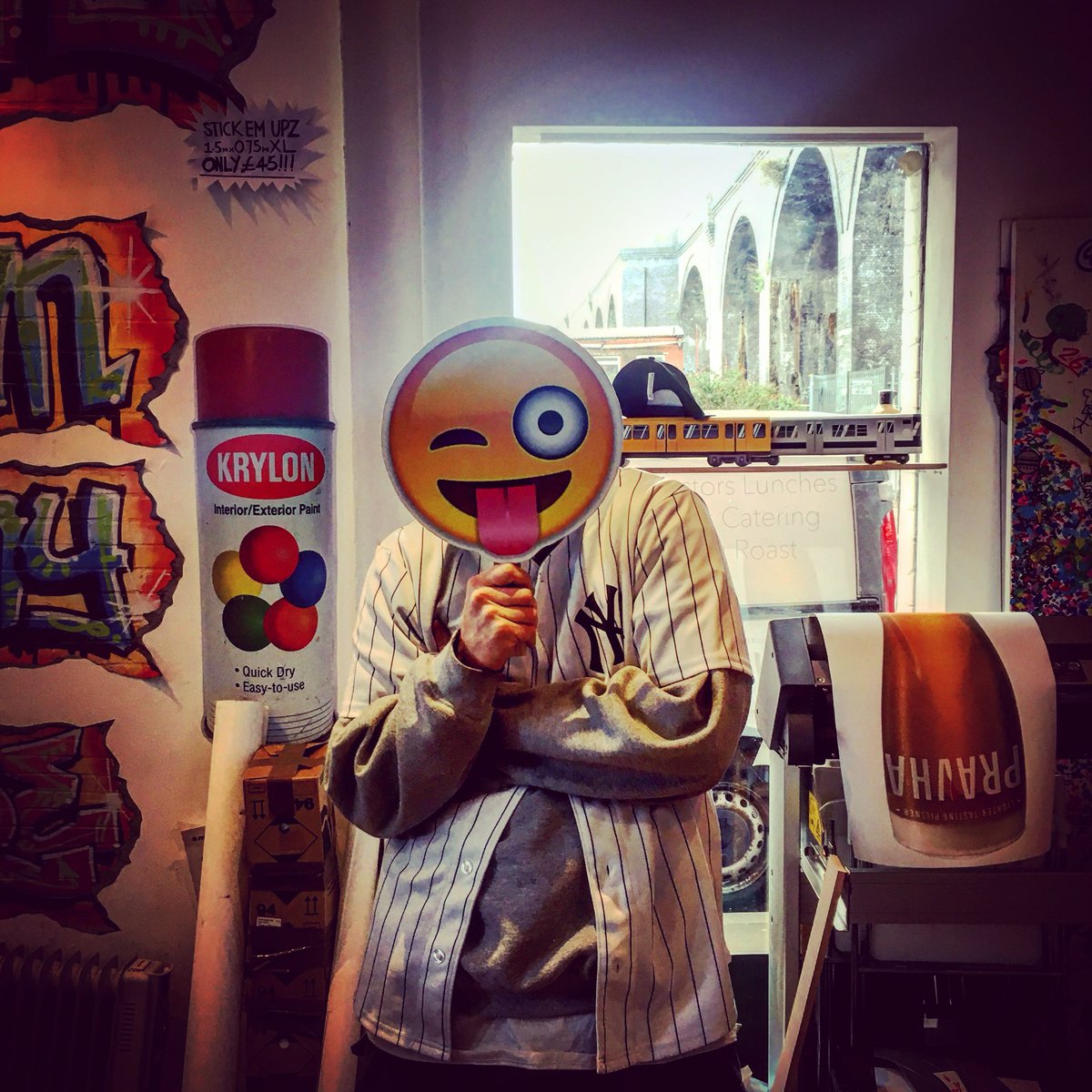 sockssmile's tweet photo. #Emojicon https://t.co/YkW0W4ZCiE