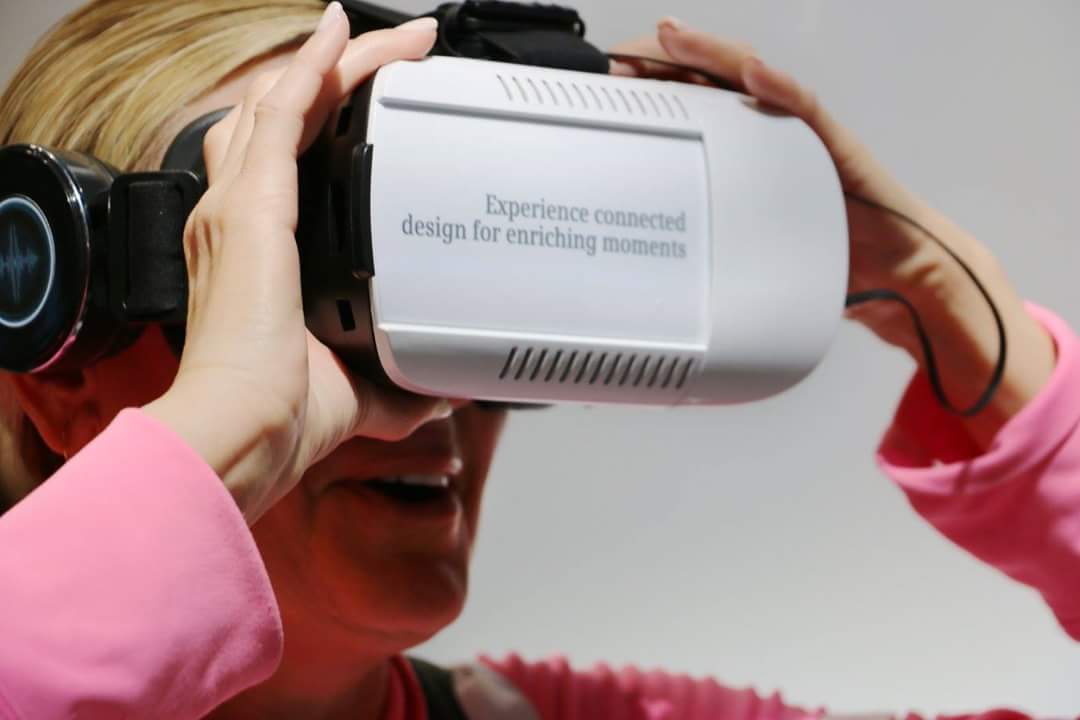 _AXIS_com's tweet photo. IMMERSIVE VR EXPERIENCE @ STAND #SIEMENS _ #EUROCUCINA2016 
3AXIS project by AXIS communications #vr #VirtualReality https://t.co/39jw0FJMIn