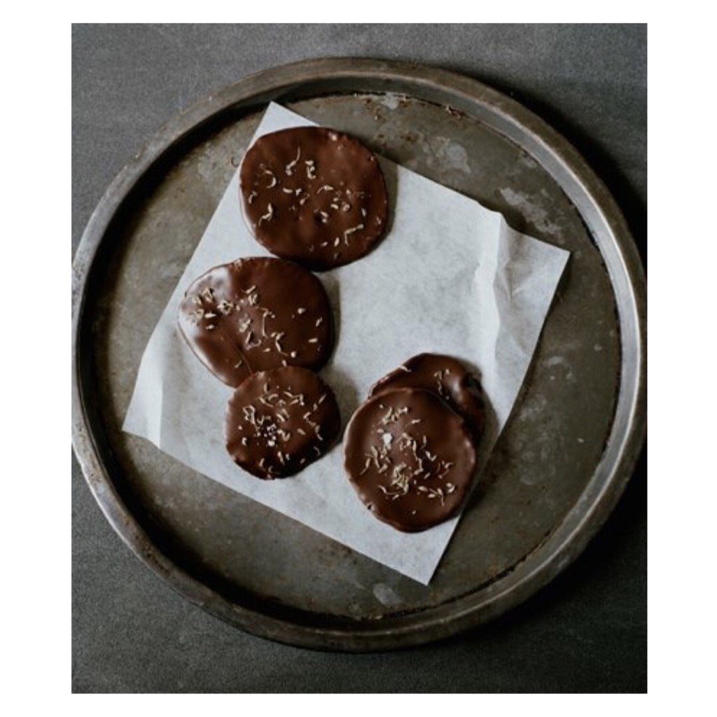 darkmifood's tweet photo. Per merenda vi proponiamo delle Chips al cioccolato vegan con polvere di cocco :D Gustosissime ๐๐๐ฑ
#darkmi #vegan https://t.co/Ddn5sVHtpJ