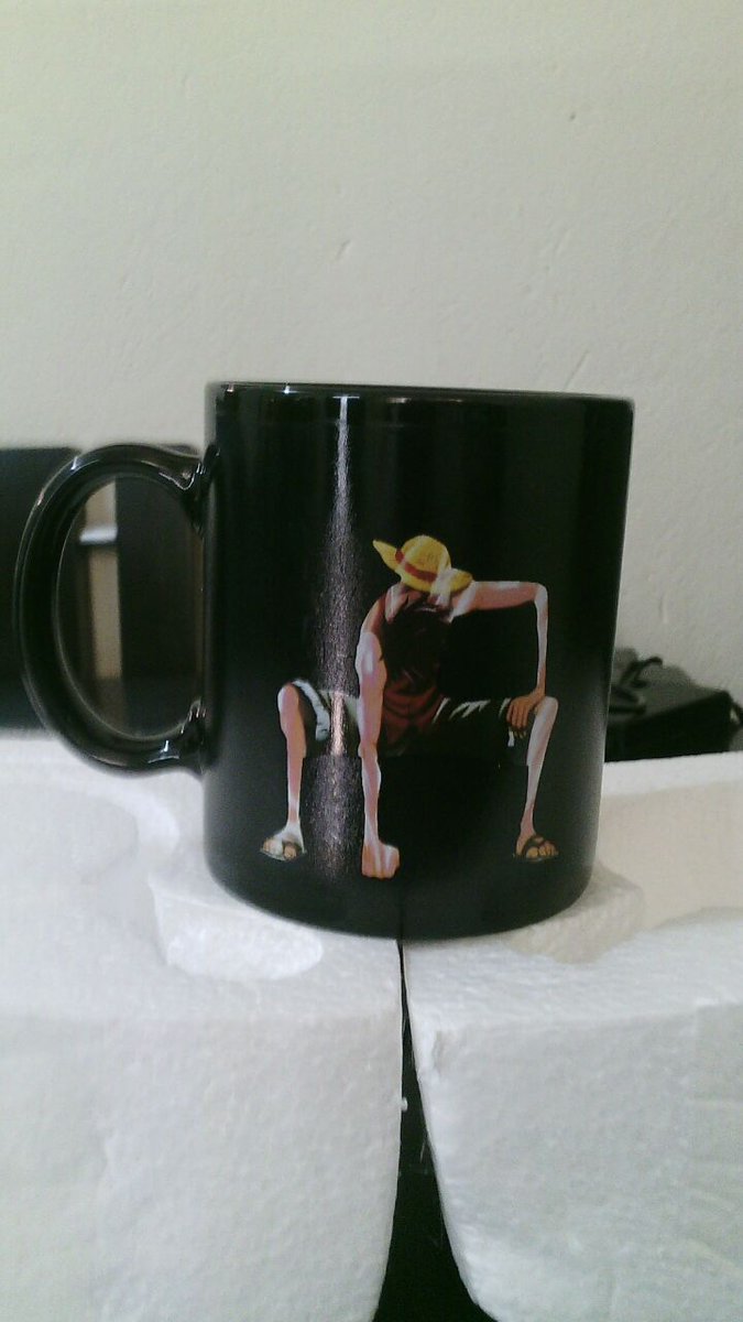 johnny4young's tweet photo. Empiezas el día con un rico café con #OnePiece https://t.co/xmD5092HE3