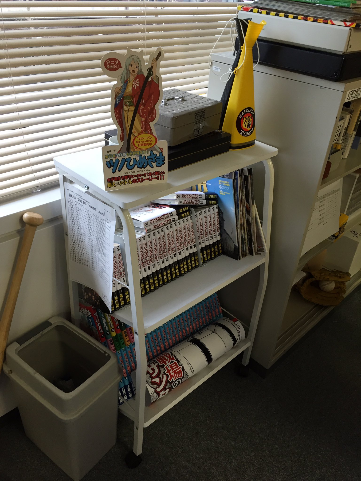 ヤマウチナオコ En Twitter 重版出来 ドラマ第３話に登場した ツノひめさま は河合克敏先生 黄昏ボンベイ はのりつけ雅春先生が劇中作を描いてくださいました 担当の五百旗頭さん 壬生さんのデスクに単行本が置かれてますね 重版出来