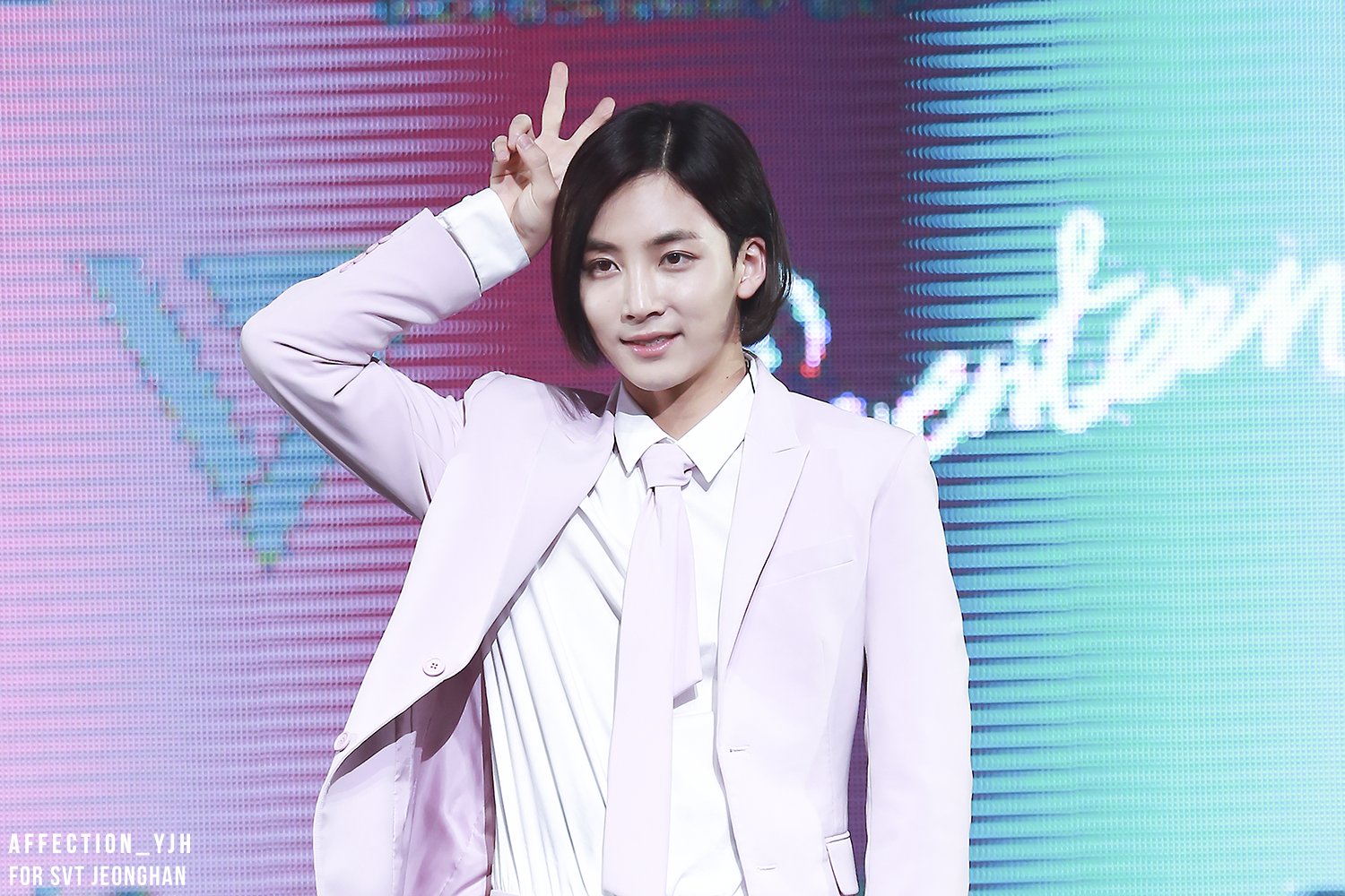 더쿠 - 정한이 옷 진짜 예쁘다 쇼케 생각나 ㅋㅋㅋㅋㅋㅋ