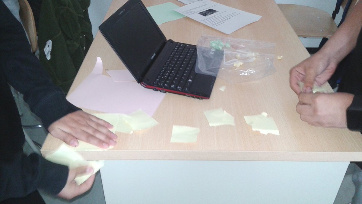 mfern2952015's tweet image. Fent urnes per calcular la probabilitat a #mathsprojects de l&apos;@institutdesils