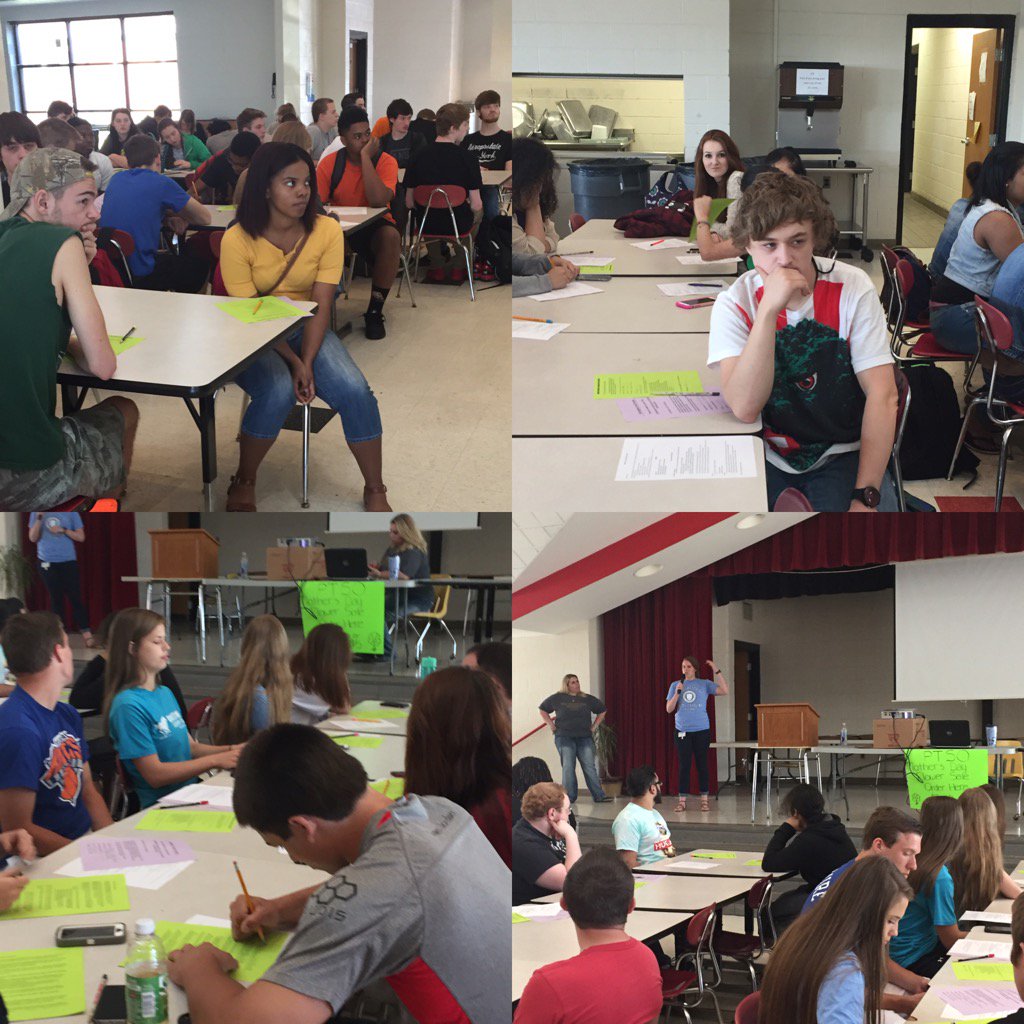 ChristyHensley3's tweet photo. MHS Senior Meeting. #mhssucess #mhsclassof2016 @alroyster @MHS2college https://t.co/iwQDFDc9ZI