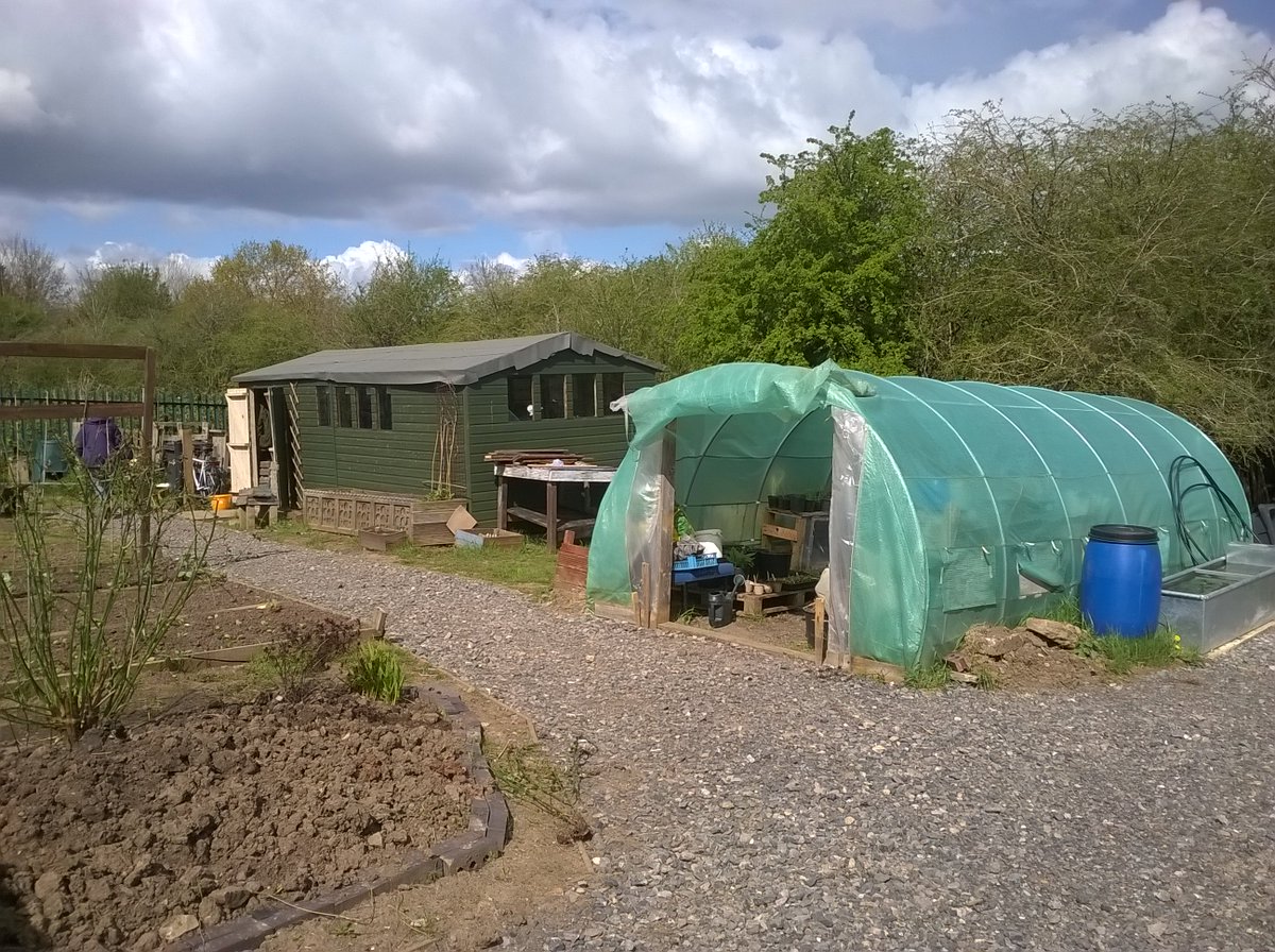 Lovely day for a cuppa &amp; catch up round the fire to talk #Netplants &amp; <a href="/biggreenweek/">Big Green Week</a> at <a href="/growingfutures1/">Growing futures</a> #Bristol