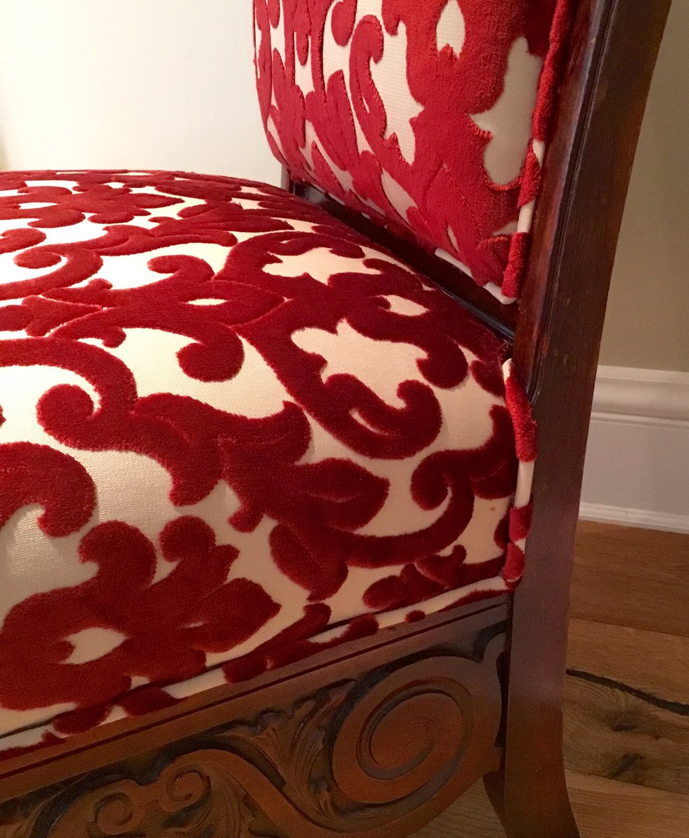 thebarn139's tweet photo. ...detail of #reupholstered #antique #slipperchair in burn-out #velvet for our #MJProject - #thebarnus https://t.co/K5OiOzJjKI