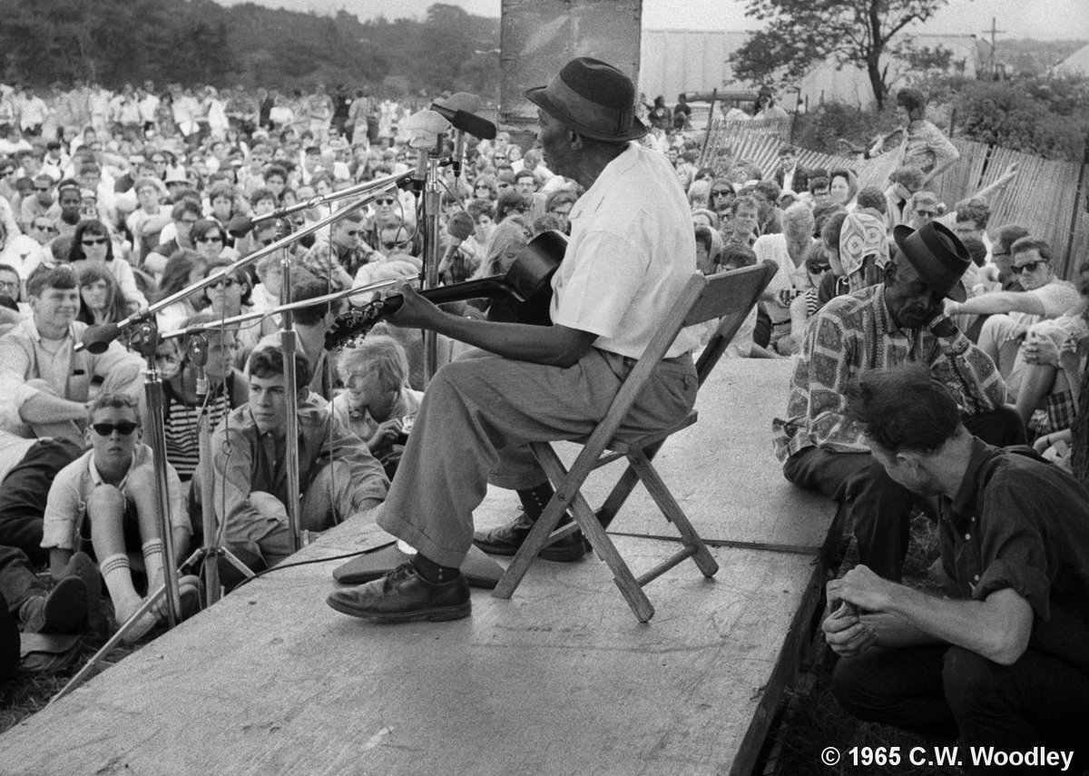 BluesCourse's tweet photo. 'A History of the Blues' online course beings Tue 4th May #bluescourse #blues @mhq_blues https://t.co/yyzBj0yM1S https://t.co/yZBQKzqjey