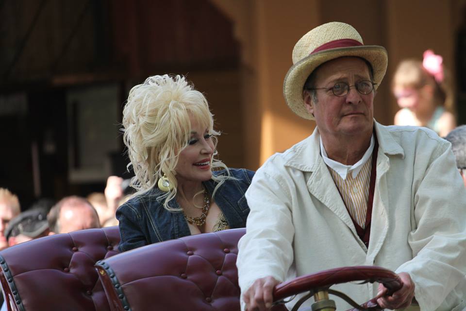 4 tickets to #dollywood Win before 3,  listen for the touchtone on #wxbq