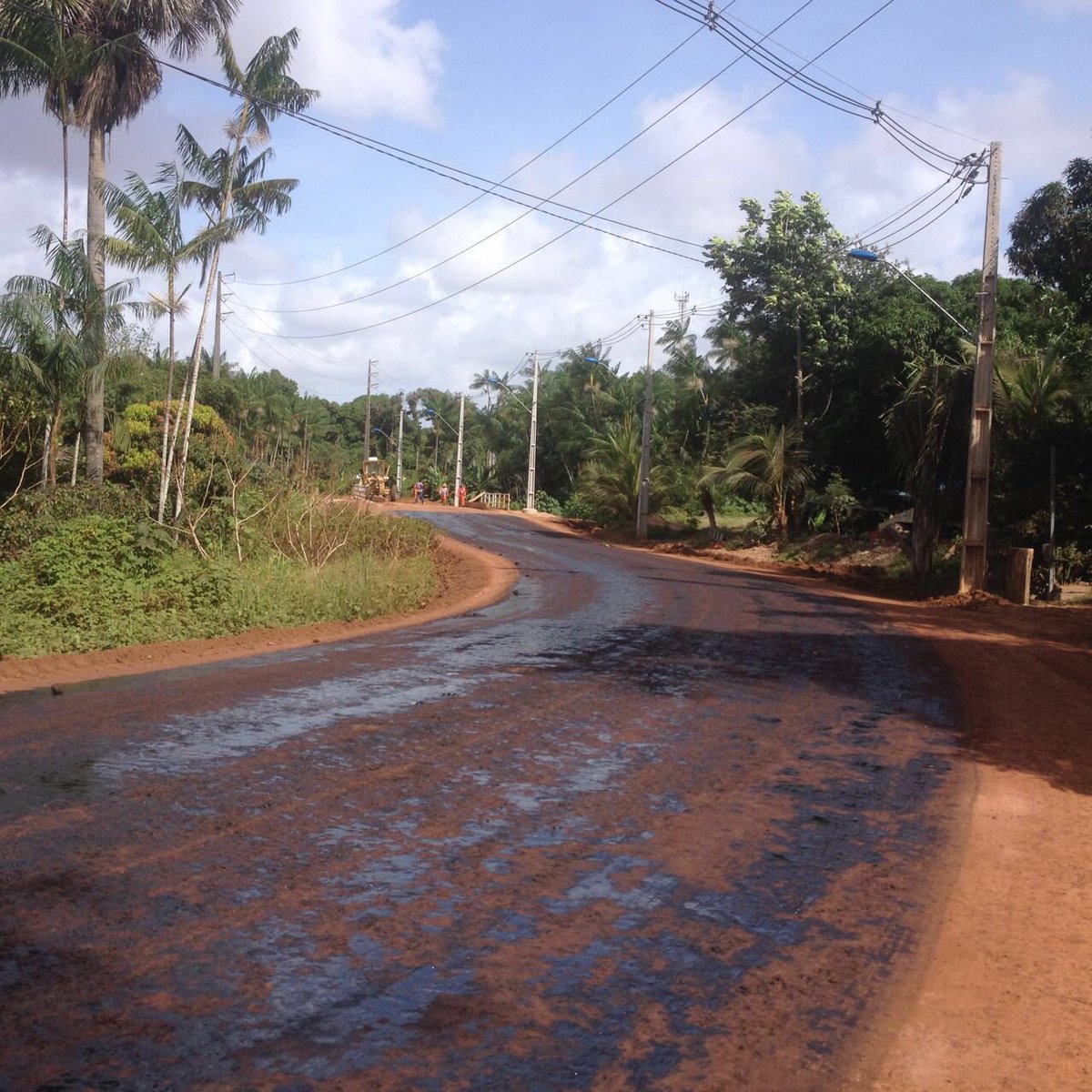 EHolandaJr's tweet photo. Parceria que deu certo e quem ganha é a nossa população. Obras da Pai Inácio, Projeto Interbairros, seguem firmes. https://t.co/9TWGquRP9m