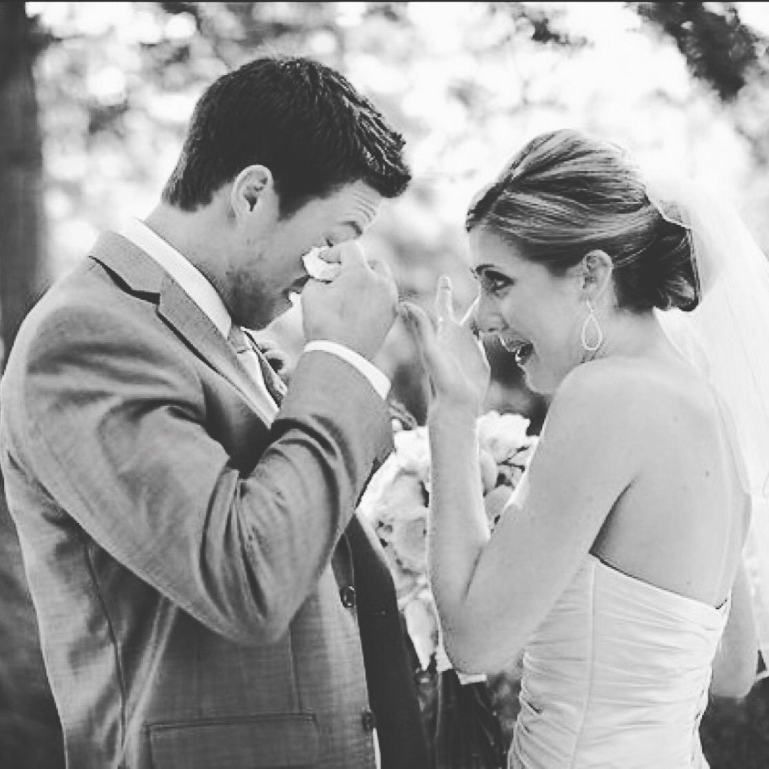 If I had to choose one pic that I love to see from the wedding day (and I see a lot) then it's the "First look" pic.