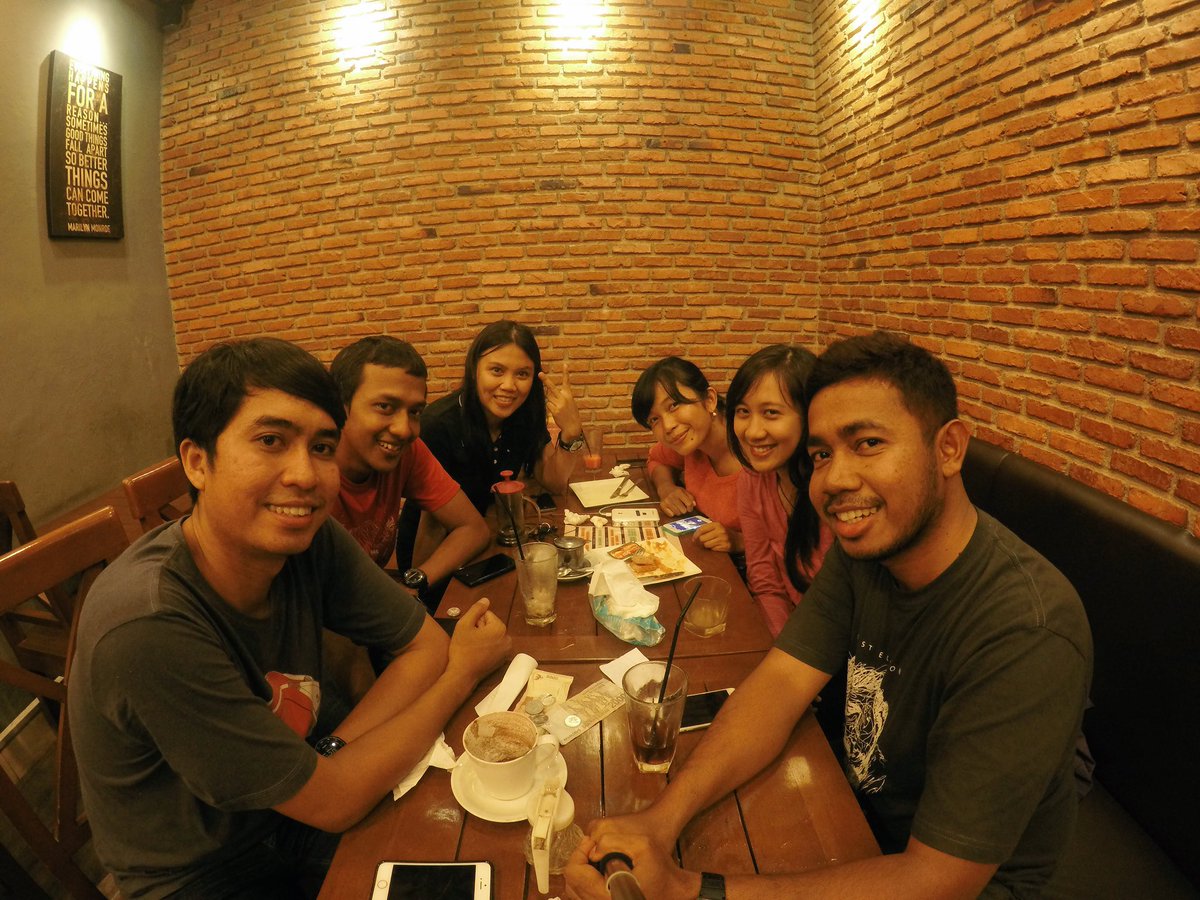 Kumpul hore dan ngopi2 kalau lagi off terbang paralayang ya 😜 <a href="/ade_we/">Ade Wahyudi</a> <a href="/Marchelida/">Marchelie Brigitta</a> Almas, Sahala <a href="/reneschers/">Irene Schoggers</a> 😘
