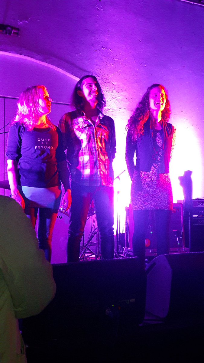 Mitzy_Macbeth's tweet photo. Gran encuentro anoche en la #PerreraArte @deRuts_ @apierattini. 🎶 Arte, música y más, así da gusto!! https://t.co/6LJX3YQ2cx