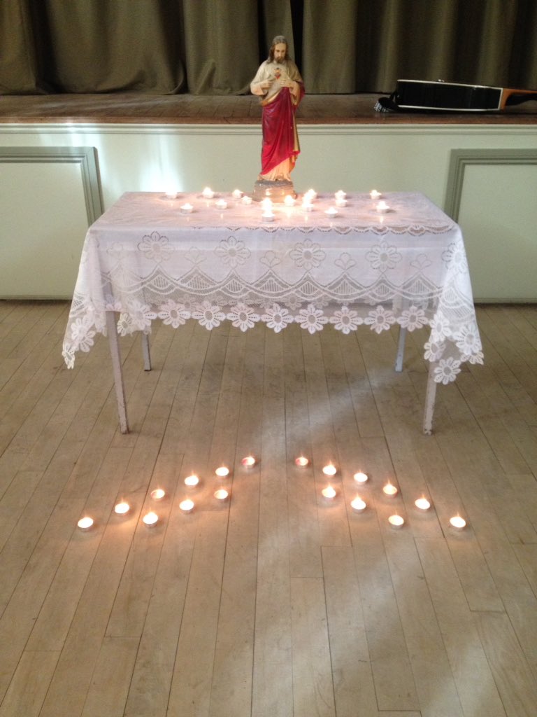 Scotlandlocal's tweet photo. Today in youth group we had a time of prayer. We all lit candles and prayed for our intentions! https://t.co/0t4OjBeRk5