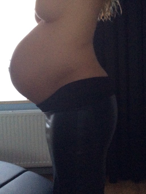 #30weken #zwanger https://t.co/AXR183u9l8<a href="/tag/30weken"class="tags">#30weken</a><a href="/tag/zwanger"class="tags">#zwanger</a>