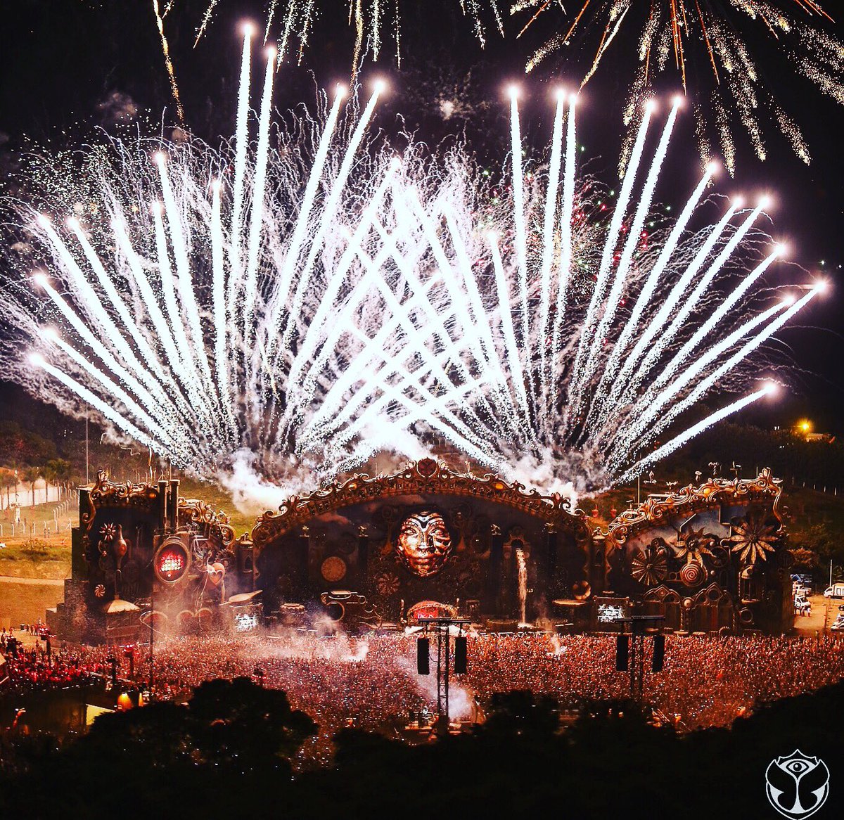 dimitrivegas's tweet photo. #Melody Out Tomorrow on @beatport @smashthehouse @likemike @steveaoki @UmmetOzcan 💥🙌🏻 https://t.co/hhA5m8oE0N