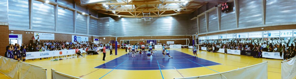 FMadridVB's tweet image. LLENAZO en el Luis Buñuel de #Alcobendas para ver el DUELO entre @voleyAlcobendas y @VoleibolLeganes(2-0) #FFIF #TOP