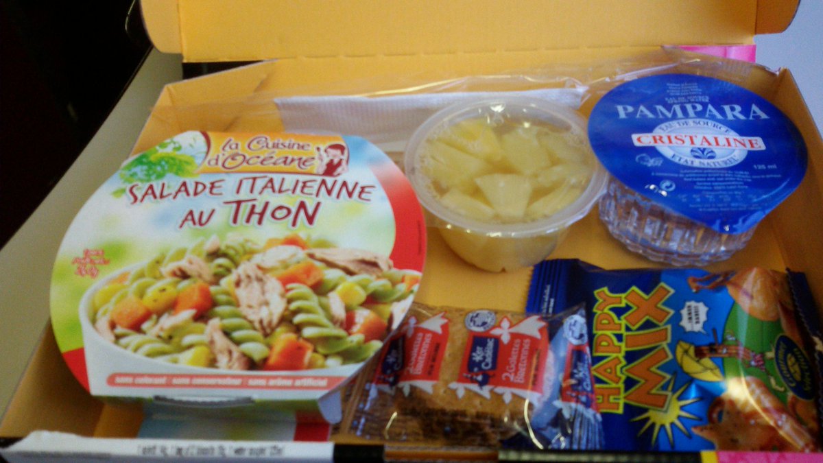 VDBFlorian's tweet photo. @thalys_nl Nieuwe thalys gastronomie? Met enkel water of sap... https://t.co/uuPv3wo0Fh