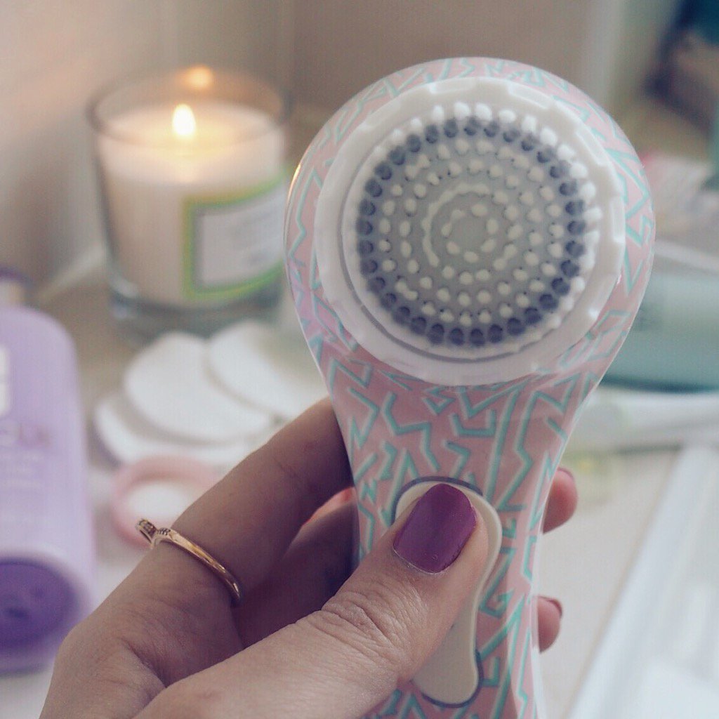 GirlNextDoor694's tweet photo. New Blog Post: Magnitone Cleansing Brush Review, my skin care savour 👌🏻 https://t.co/Ybc4S63P6s #magnitone #beauty https://t.co/eFjgUQ2QU0