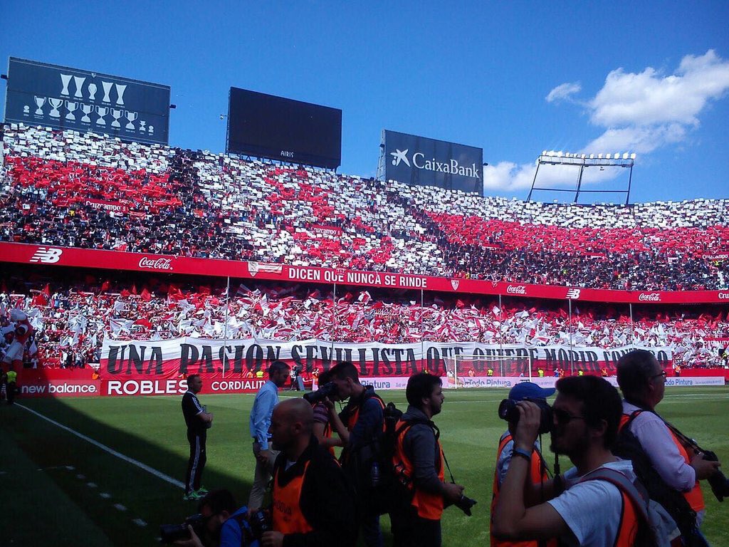 Iborra_Vicente's tweet photo. Cuando las imágenes dicen más que las palabras.. Enhorabuena sevillismo⚪️🔴 https://t.co/qmSa8diNAW