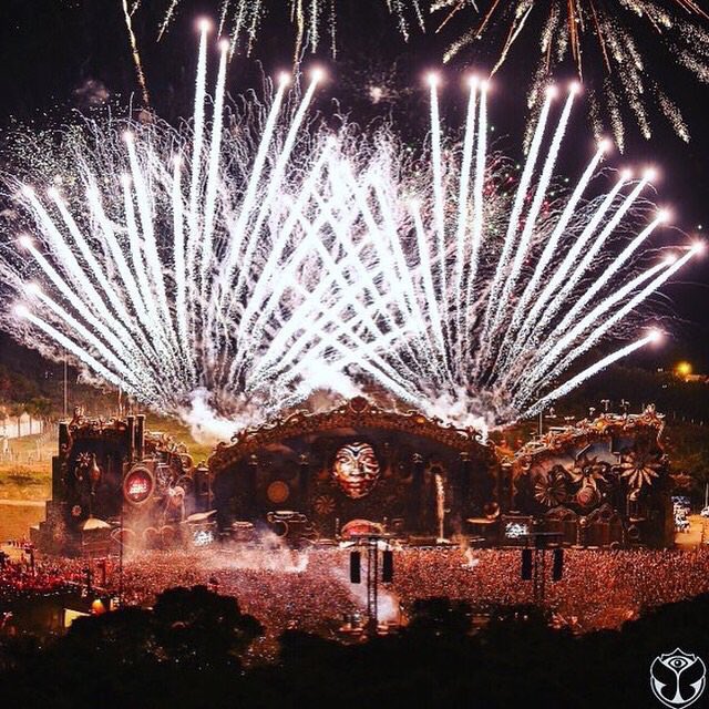 Our 4 way collab Melody out tomorrow!! @dimitrivegas  @likemike @UmmetOzcan @smashthehouse #whenwegoupwegetloud https://t.co/Qdzk9321XW