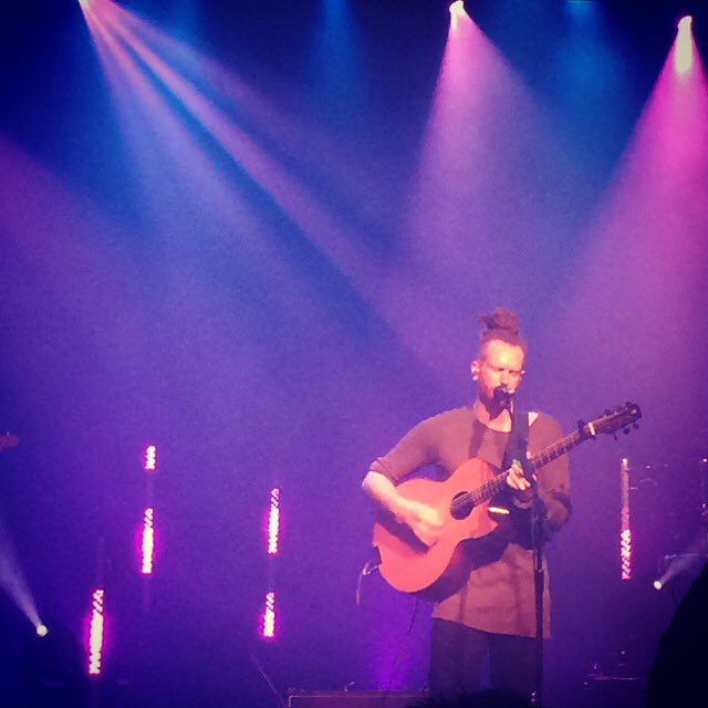 peoniespluto's tweet photo. Surprise tix from the boyf to see @NewtonFaulkner in Bexhill last night 😍 INCRED https://t.co/hrB1n6ZGG1