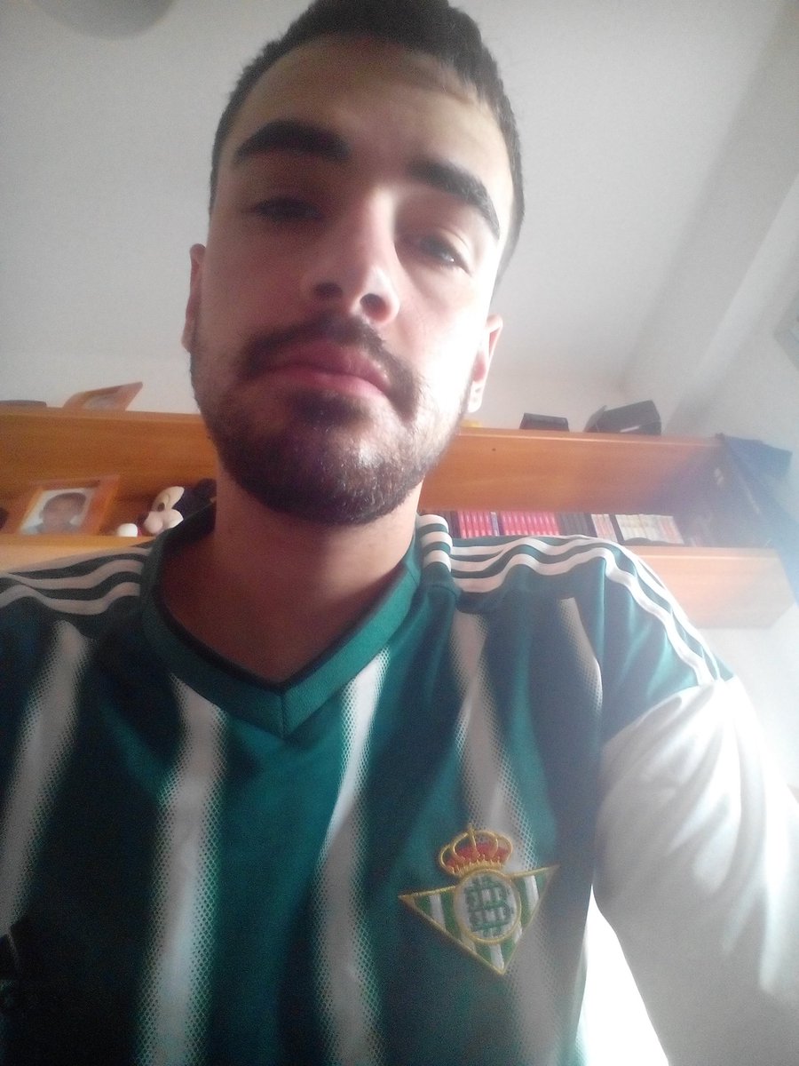 Achuwini's tweet photo. @MiiKy1994  hoy vas a acabar besando este puto escudo https://t.co/xINYakjjtH