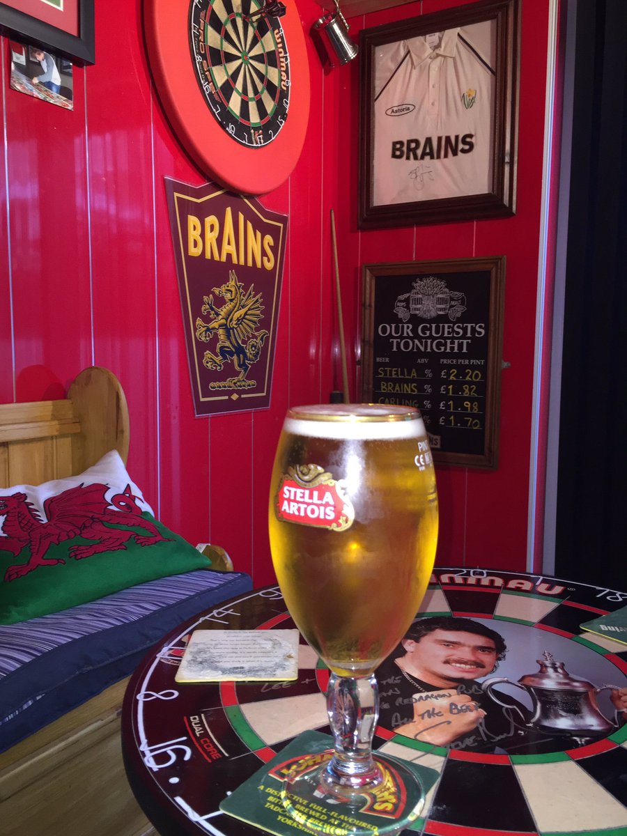 I feel a SundayClub is about to materialise 🙈🍻🎯🏉⚽️ #SundayClub