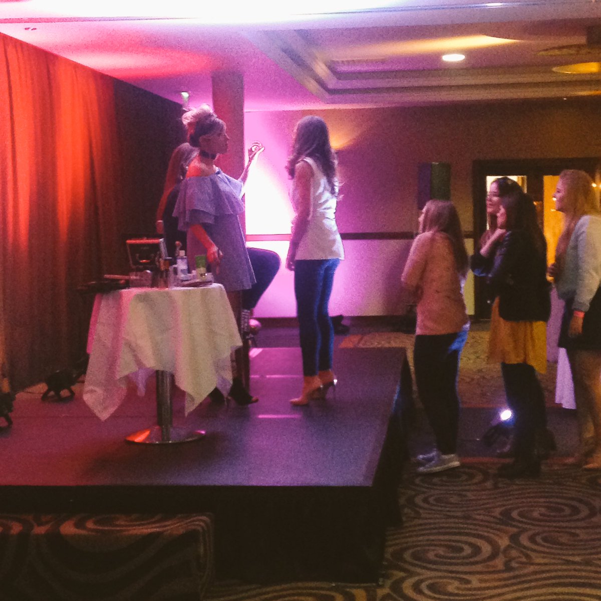 Girls are getting up, close &amp; personal to see @JustJordanBlog makeover on our stunning model! 👯👯 #Blogsquad