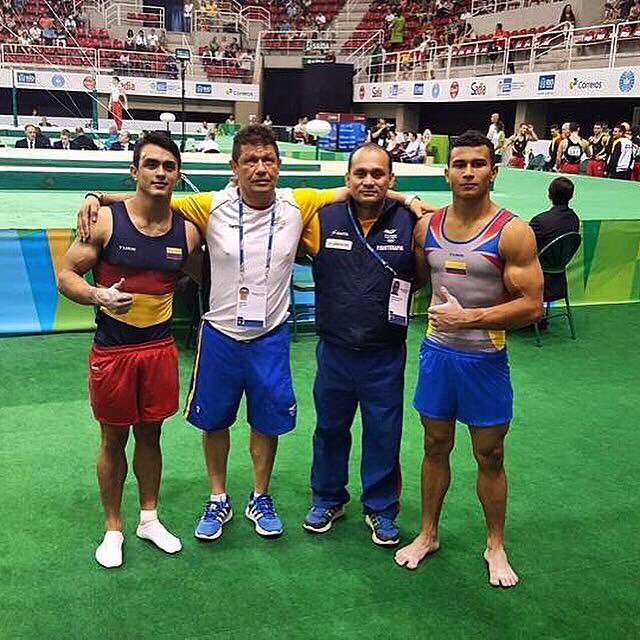 JossimarCalvo's tweet photo. Cuando se trabaja en equipo, se celebra en equipo! 💪 Gracias Colombia, Gracias Norte de Santander! #SueñoOlimpico https://t.co/0adEofoULh