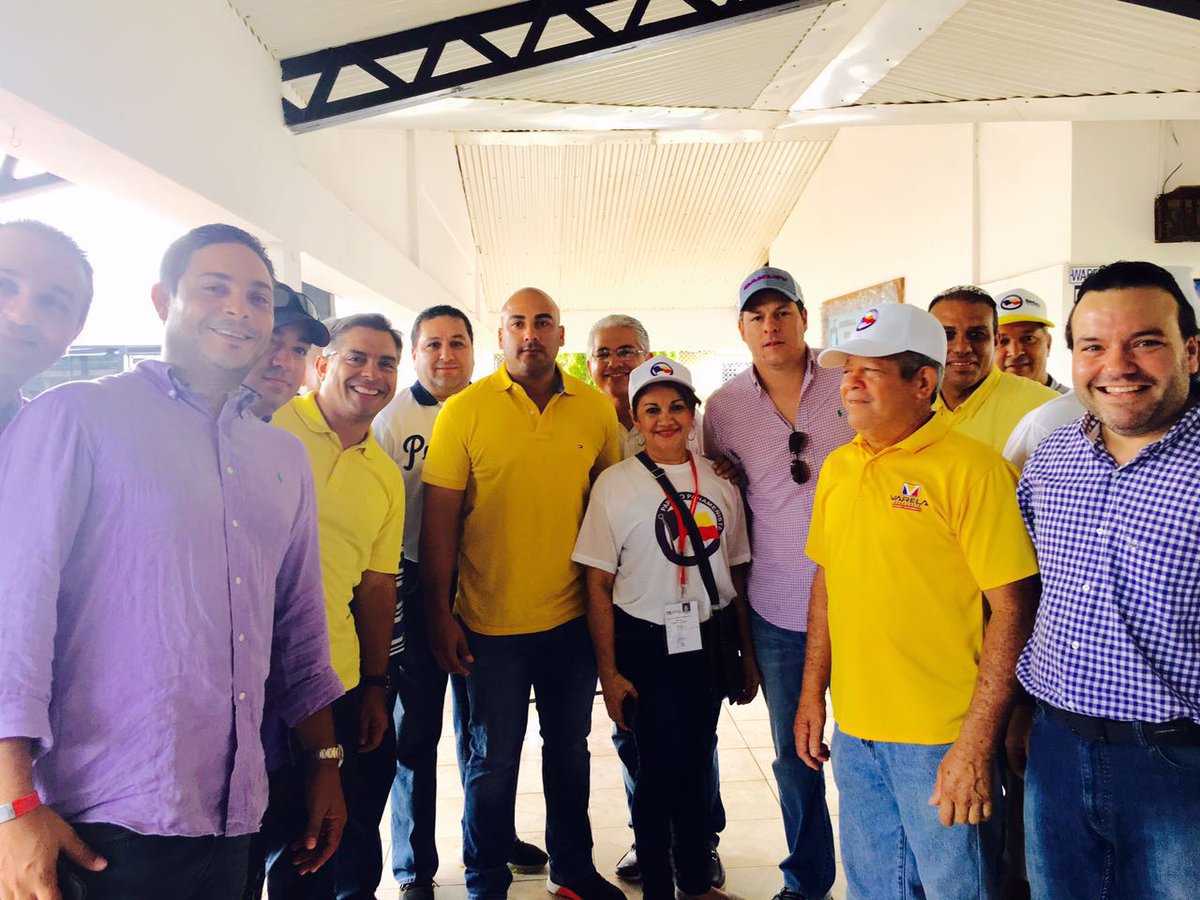 BlandonJose's tweet photo. En mi #Chitré, recordando mi infancia y acompañando a mis copartidarios en las inscripciones #Panameñistas https://t.co/C8FqpRXcze