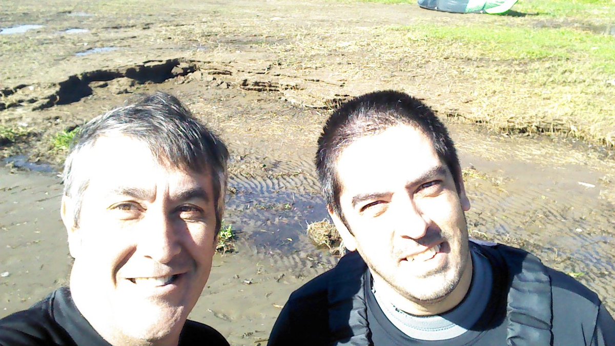FerClausen's tweet photo. Viernes de viento y Kite en el río!!!con @lamc2011 en #gasav https://t.co/fO1vkZBlFP