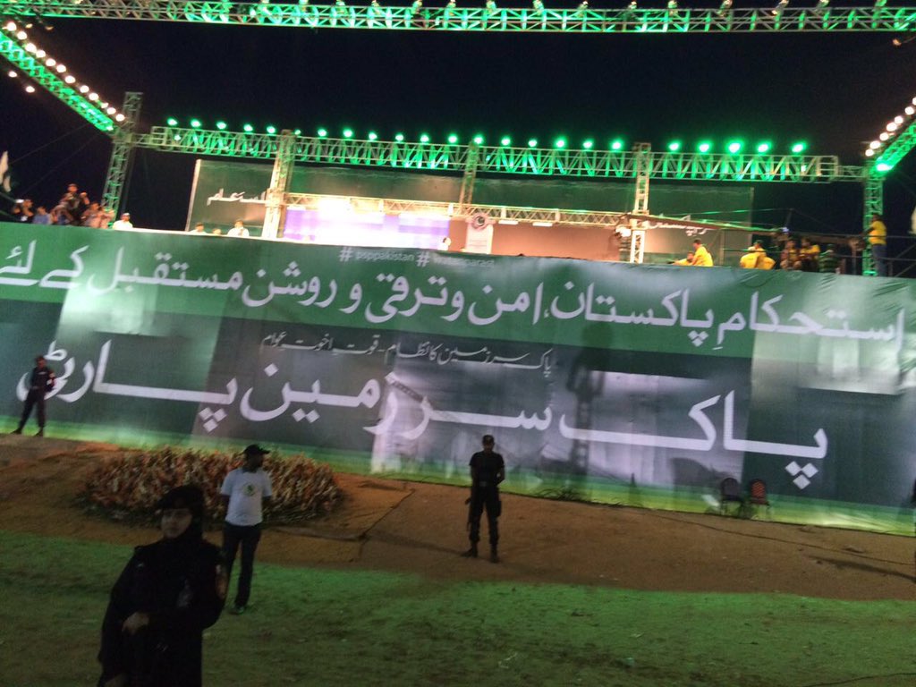Ahmed_Ali479's tweet photo. #AzmePakistanJalsa at bagh e Jinnah Karachi #MustafaKamal @SyedMKamal71 @mrazaharoon #MustafaKamal https://t.co/FyuGvueizV
