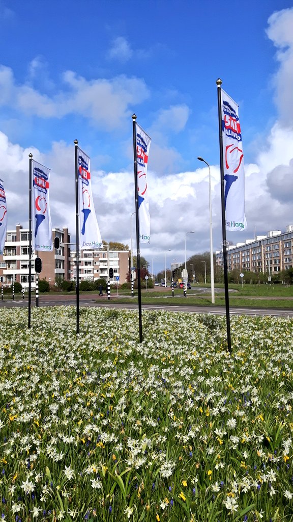 THonmission's tweet photo. "De God van de Vrede zij met u allen" (Romeinen 15:33),  foto begin Laan van Meerdervoort #bevrijdingsdag #denhaag https://t.co/A3H4I3Cecq