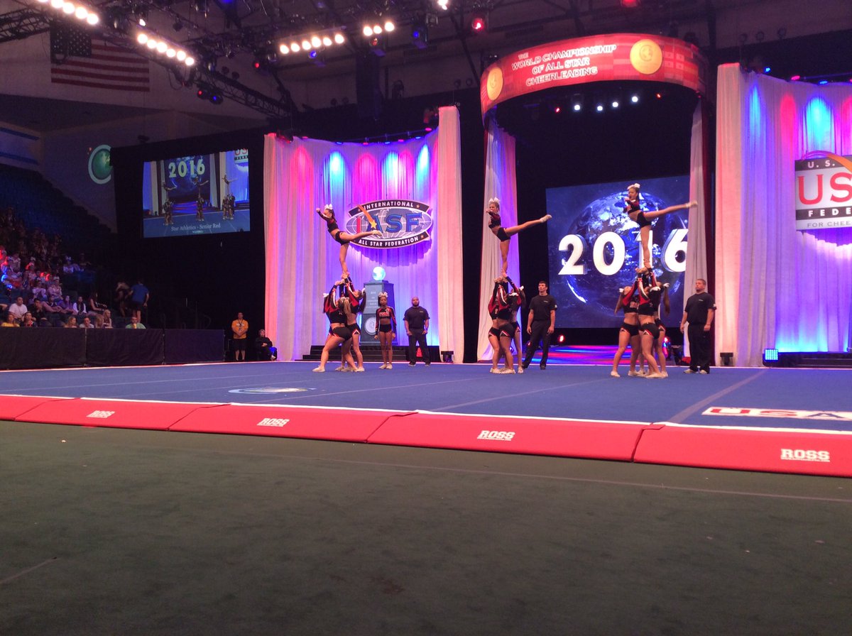 USASFcheer's tweet photo. .@STAR_TeamStar - Senior Red shined as bright as stars #worlds2016 https://t.co/PDMhohZTSN