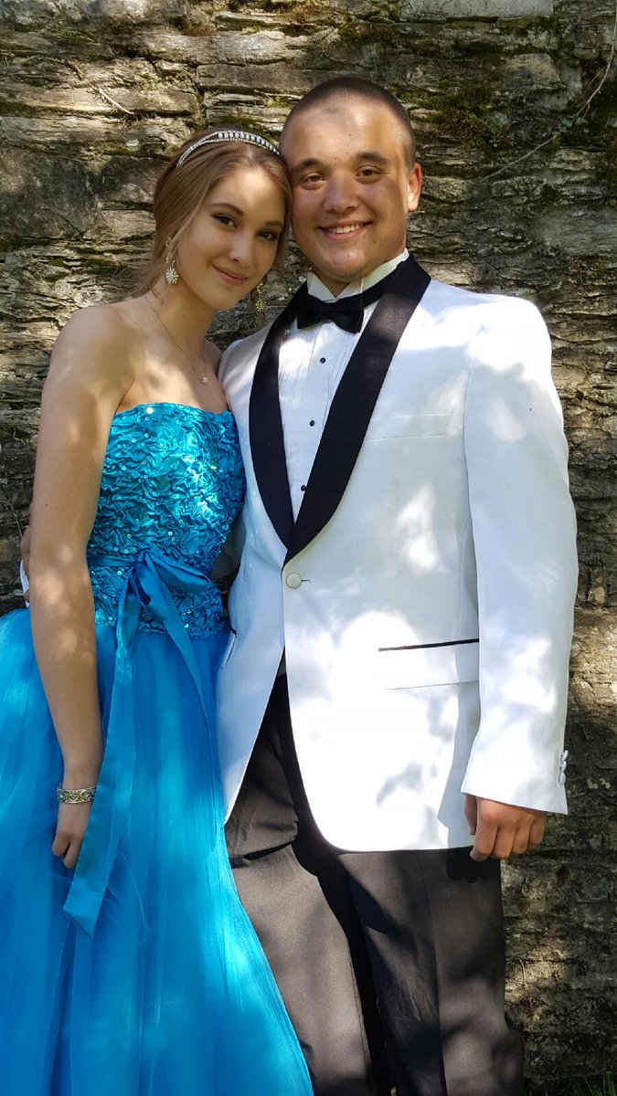 CCLBPowerstroke's tweet photo. Prom pictures with this VERY lovely and beautiful young lady 😊😍🙈 https://t.co/ag9IUSkZ7h