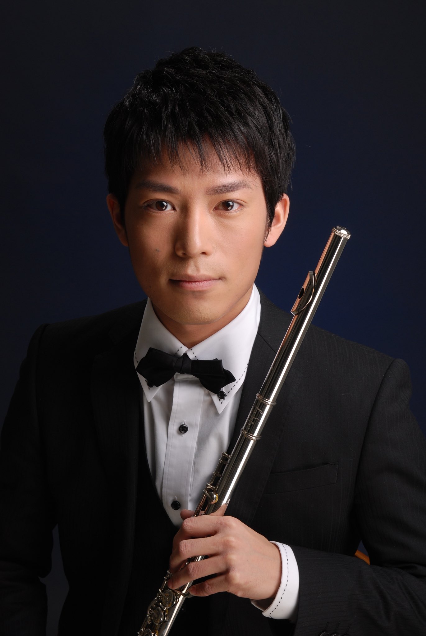 Trefle トレフル Auf Twitter 荒井亮介 演奏活動やフルート ピアノの指導をしています トレフルでは作曲も担当しています 雑巾臭い犬 でも可愛い と噛み癖のひどい猫 でも可愛い を飼っています 演奏会やライブに是非遊びに来てください T Co