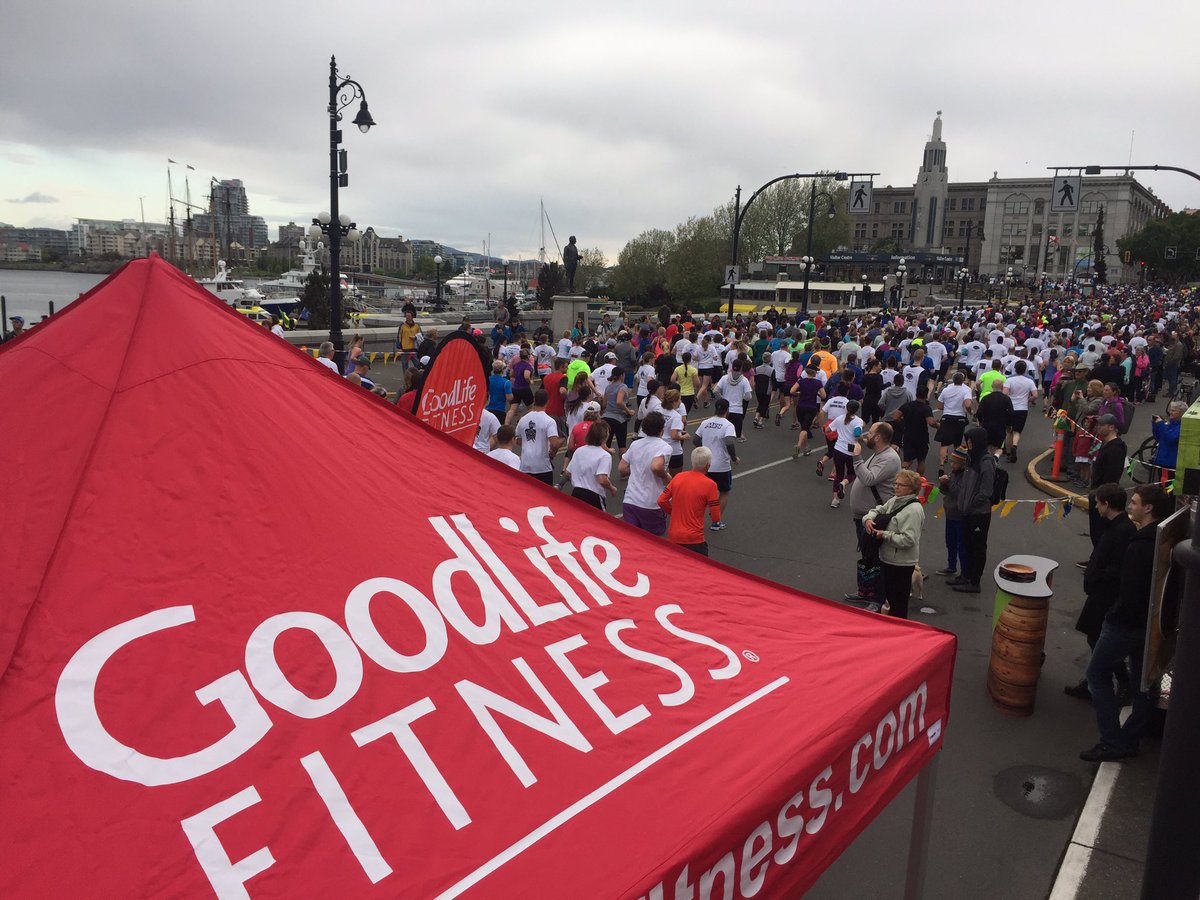 DevBonin's tweet photo. We out here at the TC 10K, stop by the @GoodLifeFitness tent!! #GoodLife #yyj #TC10K https://t.co/J5jIGi9ABo