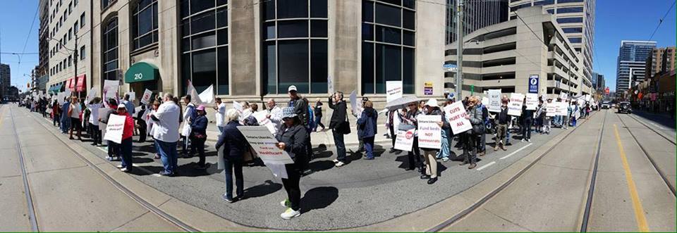 OnCall4ON's tweet image. Concerned ON Doctors' #CODRally makes history: first-ever Doctors' protest march thru streets of DT #Toronto
#onpoli