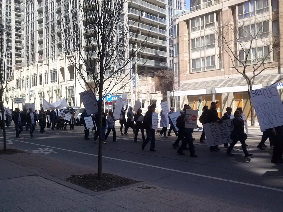 OnCall4ON's tweet image. Concerned ON Doctors' #CODRally makes history: first-ever Doctors' protest march thru streets of DT #Toronto
#onpoli