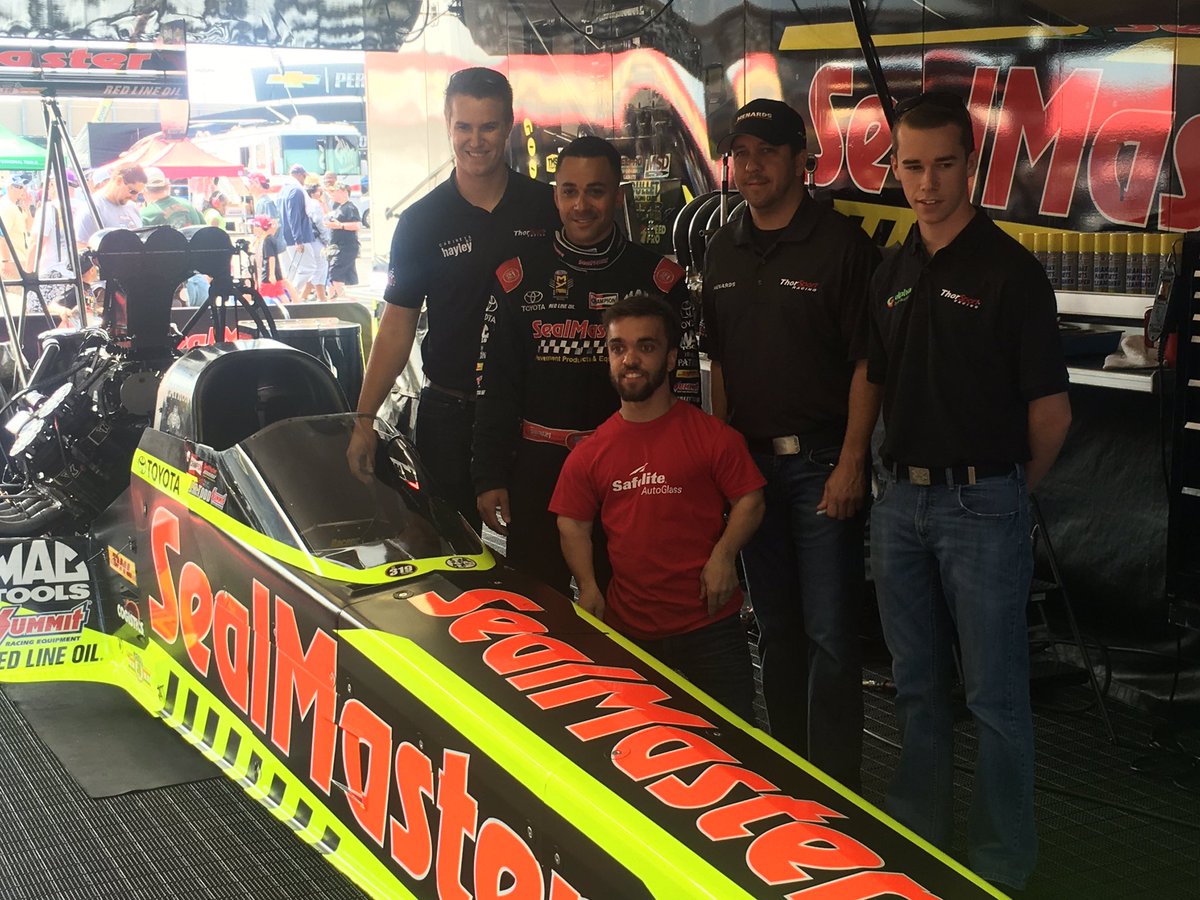 TeamKalitta's tweet photo. .@ThorSportRacing and @SealMasterNet driver @J_R_Todd taking a team #ThorWorks photo. #NHRA #KalittaStrong https://t.co/PzjpzOCigw