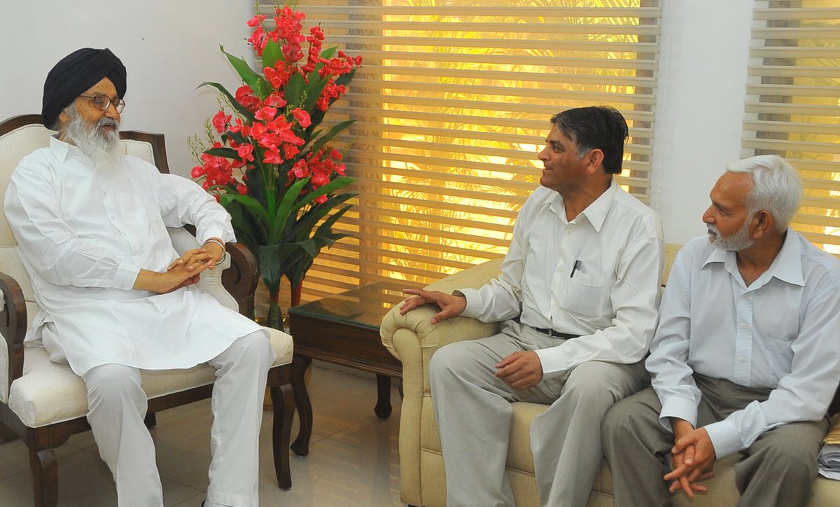 Akali_Dal_'s tweet photo. Chairman Bhagat Singh Memorial Foundation (Lahore) Imtiaz Rashid Qureshi &amp; Senior VC Sufi Tufail Nadeem meets Pb CM https://t.co/Ich8wZoOM3